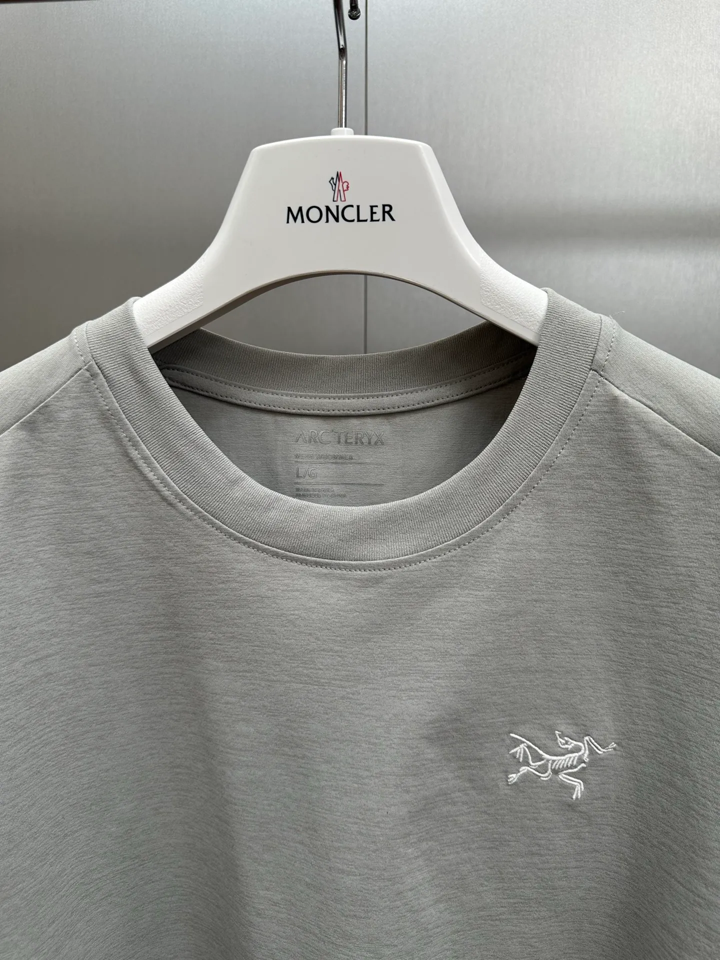 ARC'TERYX/ Cormac Series T Breathable ， Breathable， ， ， 。 + Classic ， ， ， 。 ， ， 。 、 ， ， 。 、 ， ， T ， hold 。 ：White， ， ， Sizes：L-3x L